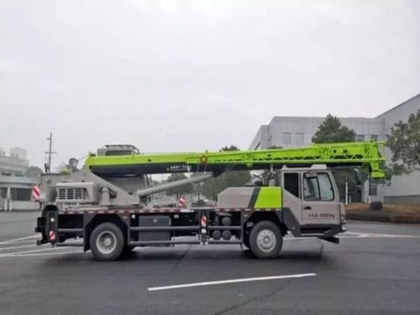 常山县吊车租赁_吊车出租领域吊装大型钢网架安装法